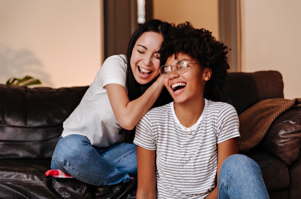 34 Essential Questions to Ask Potential Roommates Before Moving in Together