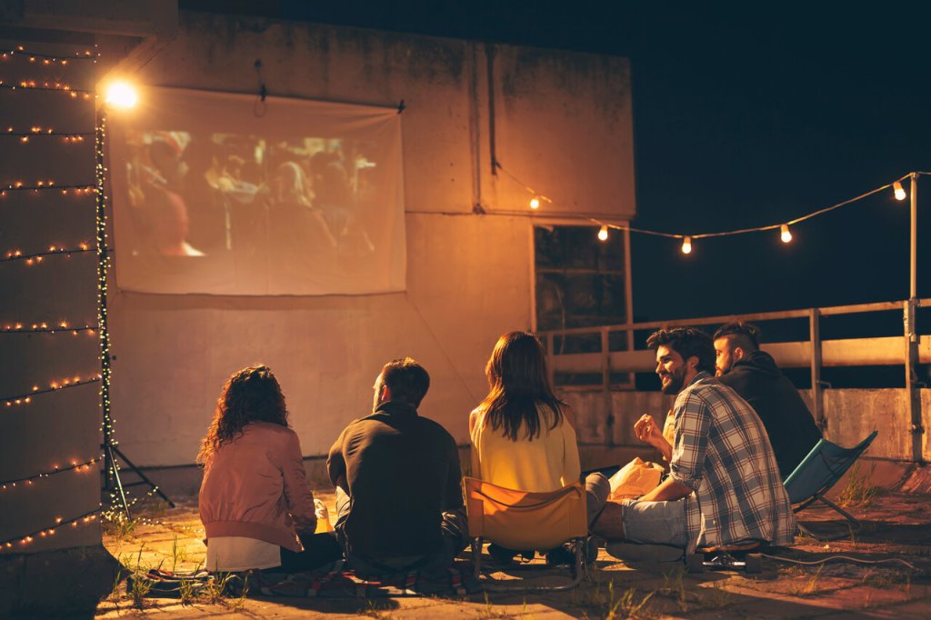 Apartments and Community: Lessons from Sitcom Living